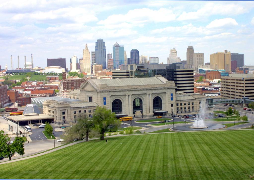Residence Inn Kansas City Downtown/Union Hill Екстериор снимка