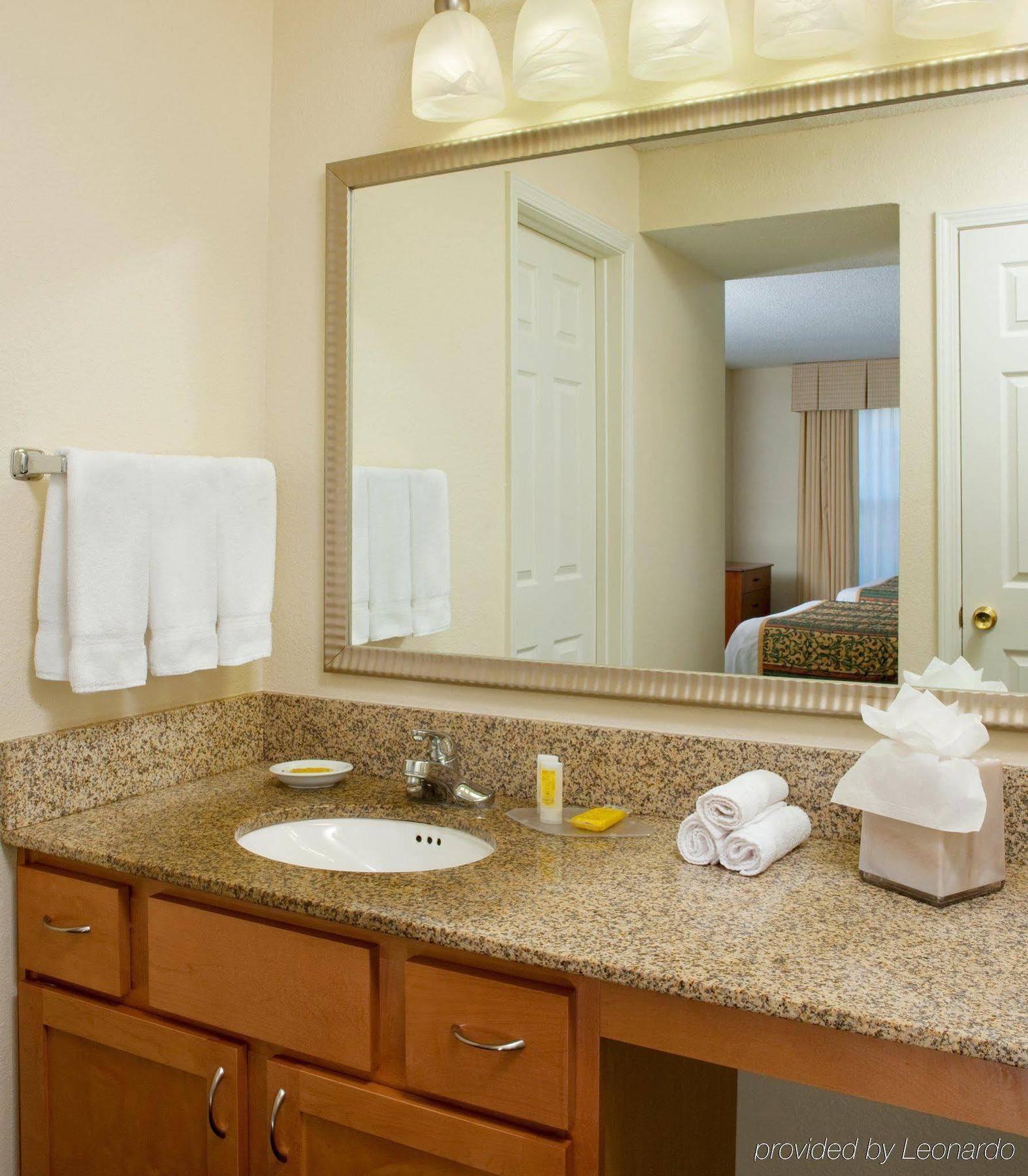 Residence Inn Kansas City Downtown/Union Hill Екстериор снимка